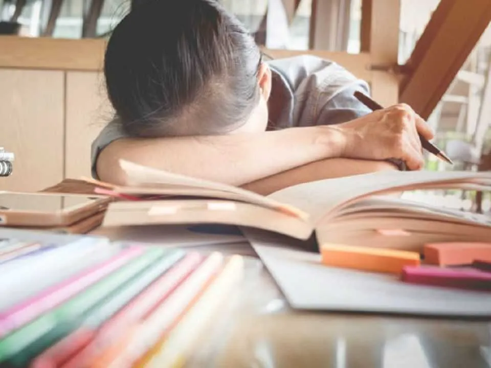 Các biểu hiện của stress trong học tập của học sinh mà phụ huynh cần biết