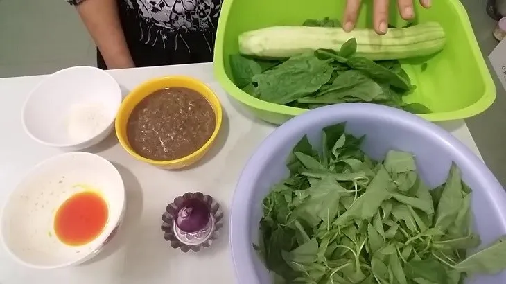 Cách nấu canh cua rau đay đơn giản thơm ngon cho bữa cơm ngày hè
