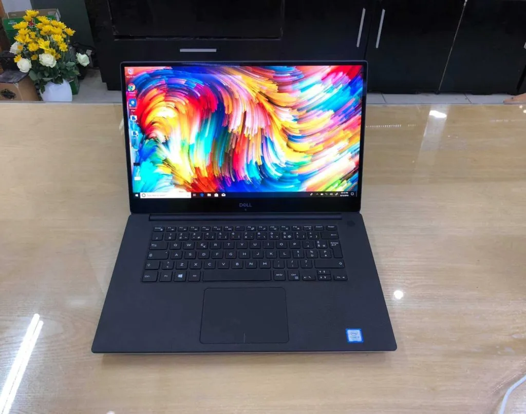 Review laptop Dell XPS 15 9570 70158746