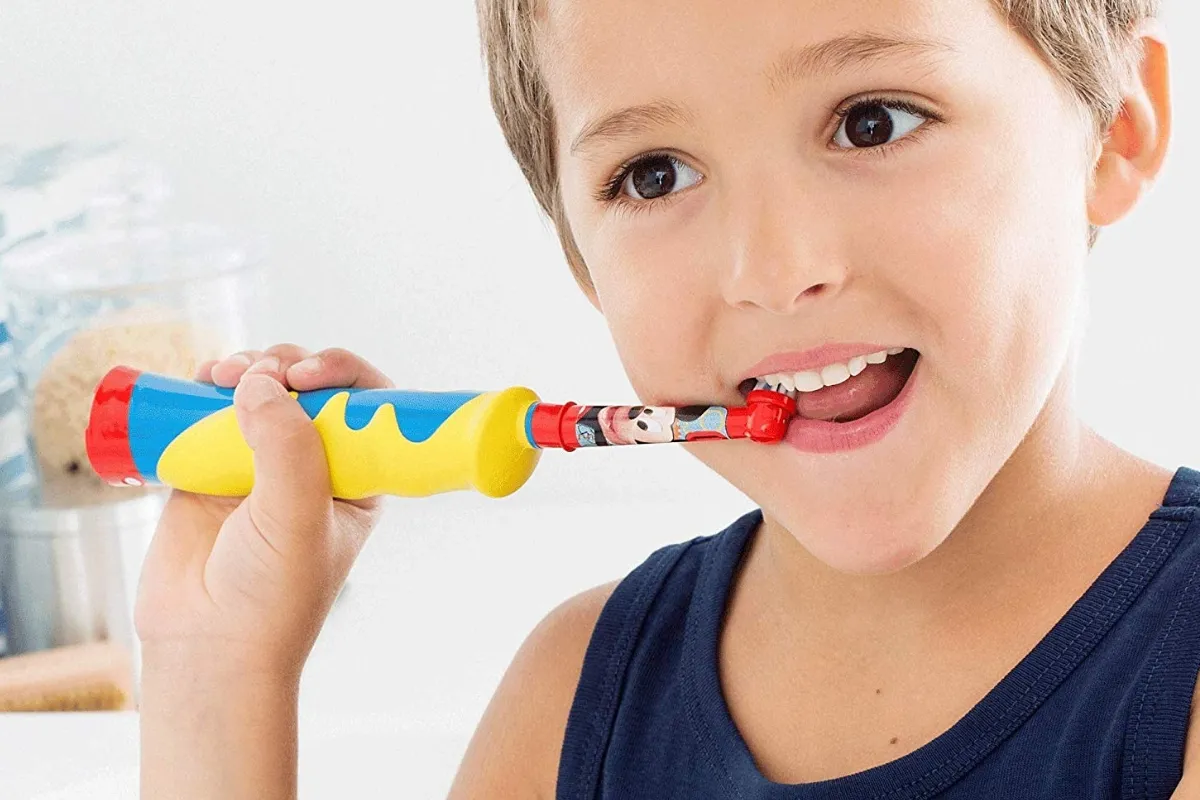 Tại sao trẻ lười đánh răng và các loại đầu bàn chải điện nào phù hợp?