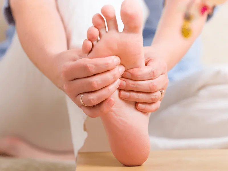 Tổng hợp các kiến thức về hiện tượng tê bì chân tay khi ngủ có thực sự nguy hiểm