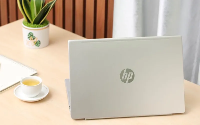 Đánh giá laptop HP Pavilion 14 – CE1008TU 5JN06PA Gold có tốt không